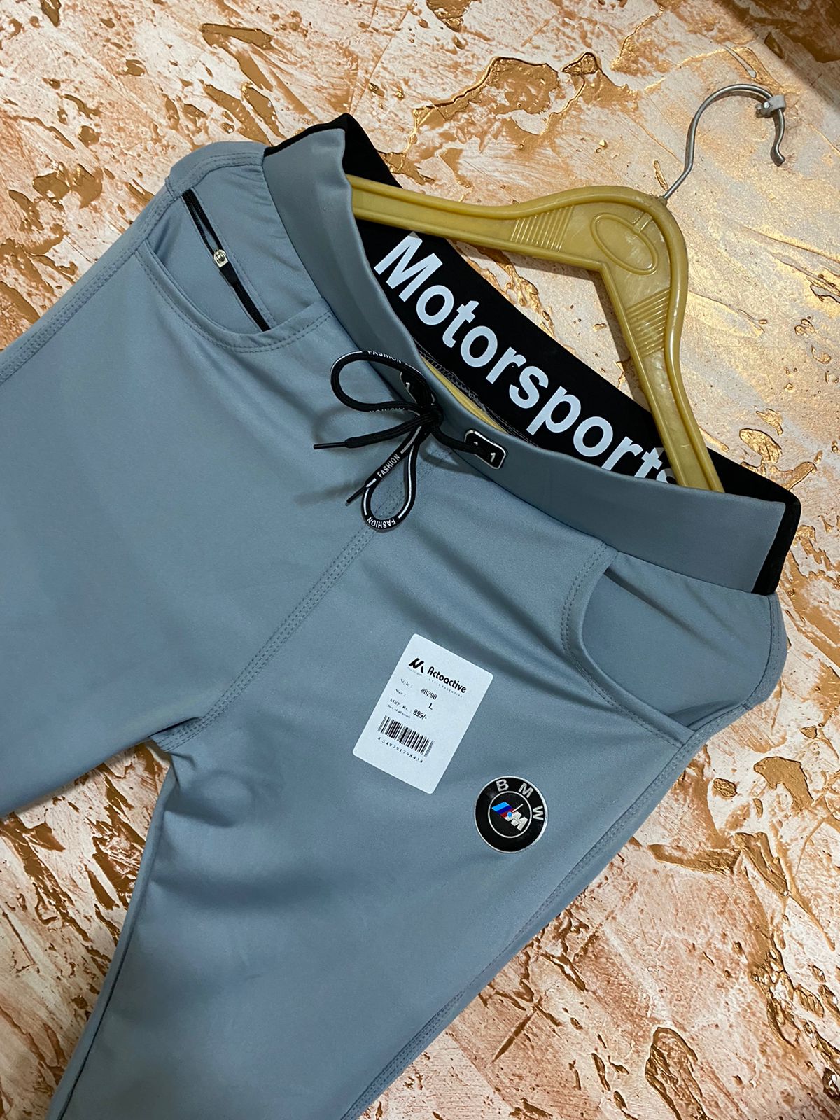 Lower back pokit mans